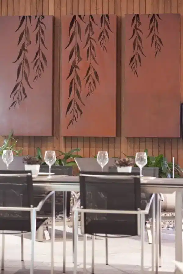 Decoração para sala de jantar com aço corten